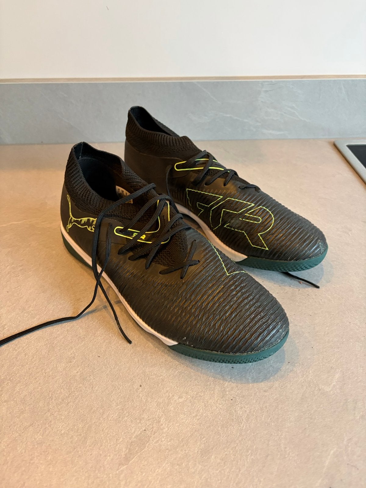 Puma zaalvoetbalschoenen - Maat 43, Sport en Fitness, Ophalen of Verzenden, Gebruikt, Schoenen