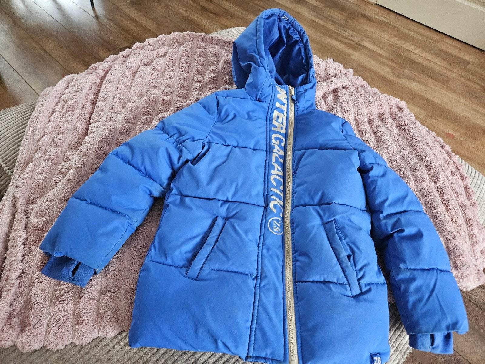 Zeer nette blauwe jas maat 128/134, Kinderen en Baby's, Kinderkleding | Maat 128, Jongen of Meisje, Ophalen of Verzenden, Zo goed als nieuw