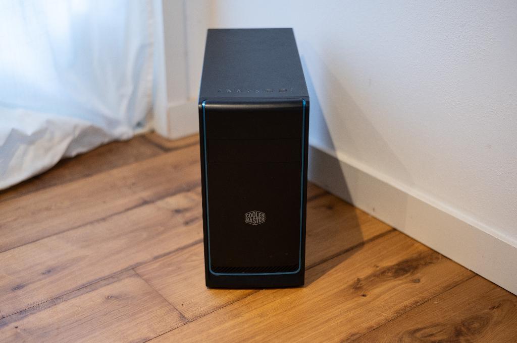Coolermaster behuizing met 400 watt voeding, Computers en Software, Computerbehuizingen, Ophalen, Zo goed als nieuw