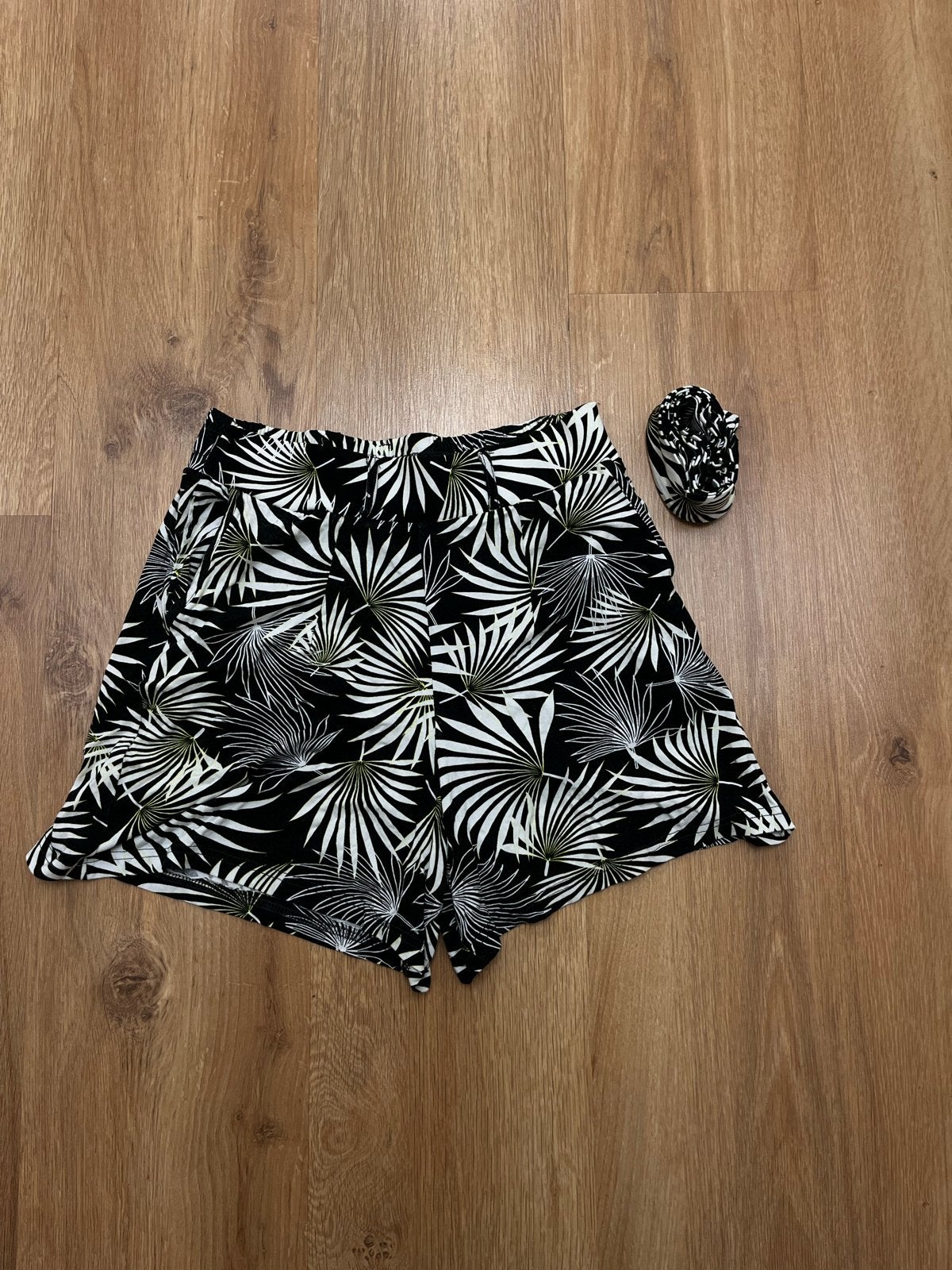 Zwarte korte broek met palmprint - 9th Avenue - Maat S, Kleding | Dames, Kort, Zwart, Ophalen of Verzenden, Zo goed als nieuw