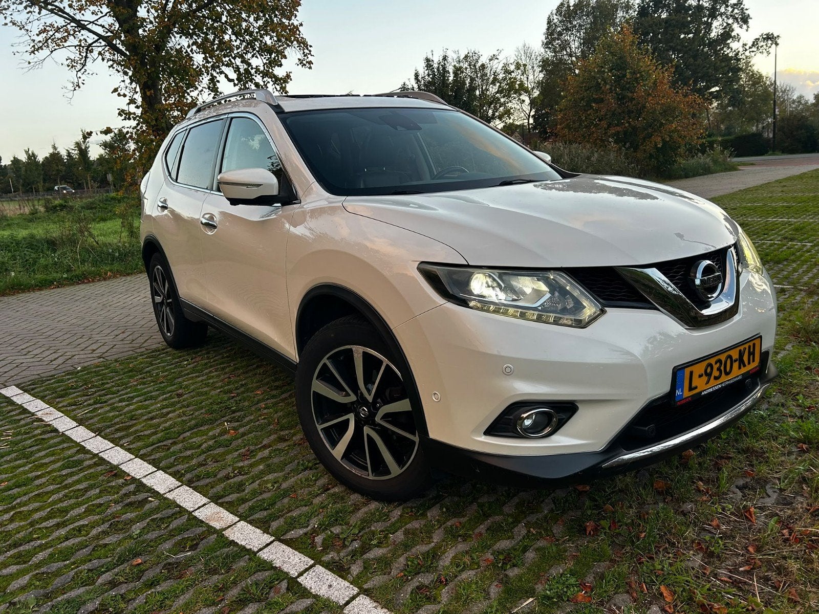 Nissan X-Trail1.6 Dig-t 120KW 2WD panorama dak,trekhaak, Auto's, Voorwielaandrijving, 1800 kg, Zwart, 4 cilinders