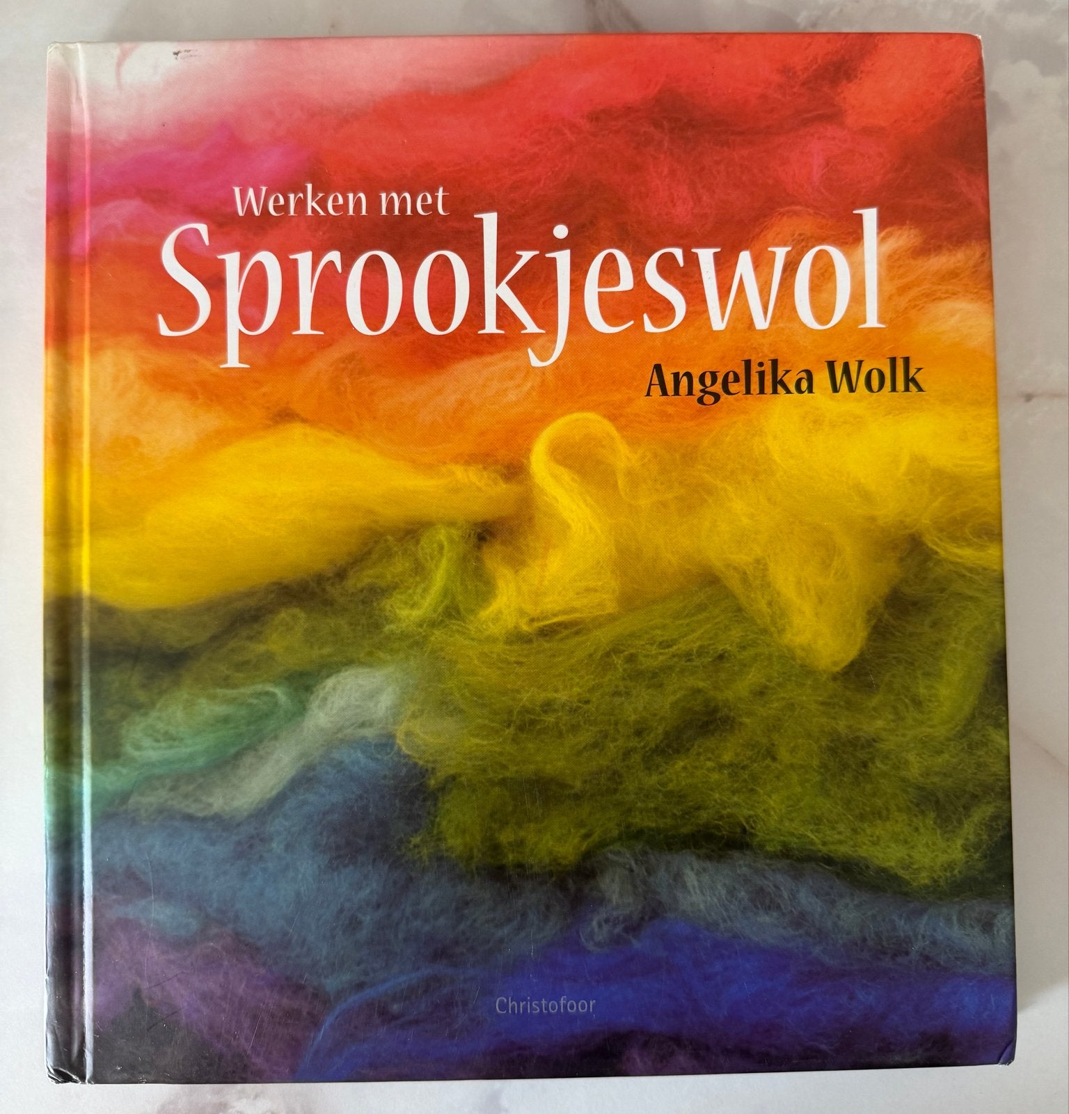 Werken met Sprookjeswol - Angelika Wolk, Boeken, Ophalen of Verzenden, Zo goed als nieuw, Overige onderwerpen