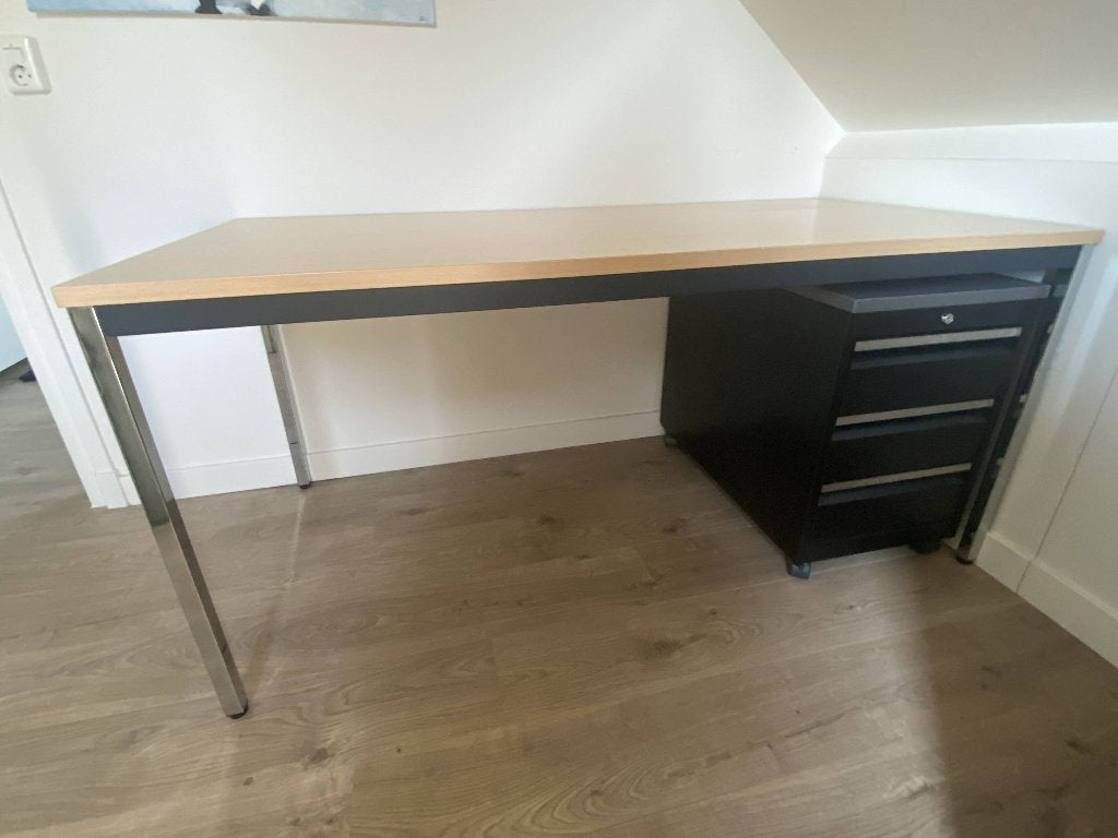 Bureau met ladeblok, Ophalen, 160 cm, Zo goed als nieuw, Industrieel