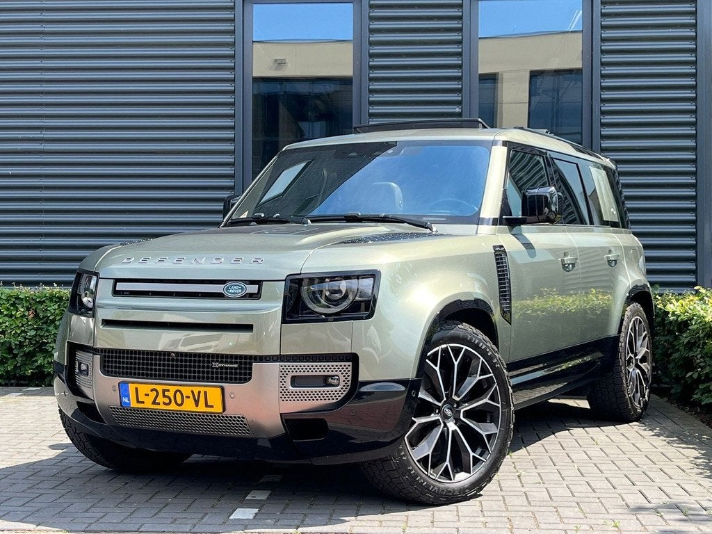 Land Rover Defender 110 P400e X-Dynamic * Full Options *, Auto's, Land Rover, Automaat, Gebruikt, 4 cilinders, 3000 kg