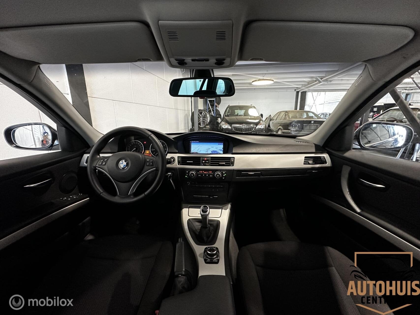 Foto 9 van BMW 3-serie Touring 318i Business Line*NwAPK*Trekhaak*Navi