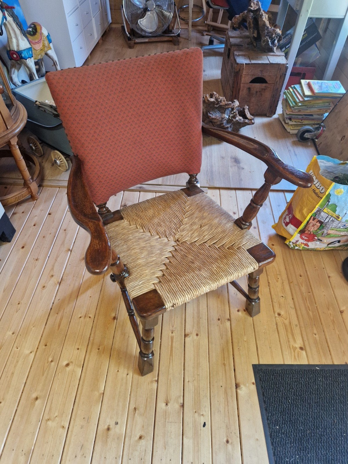 Antieke Kloosterstoel met biezen zitting, Antiek en Kunst, Antiek | Meubels | Stoelen en Banken, Ophalen of Verzenden