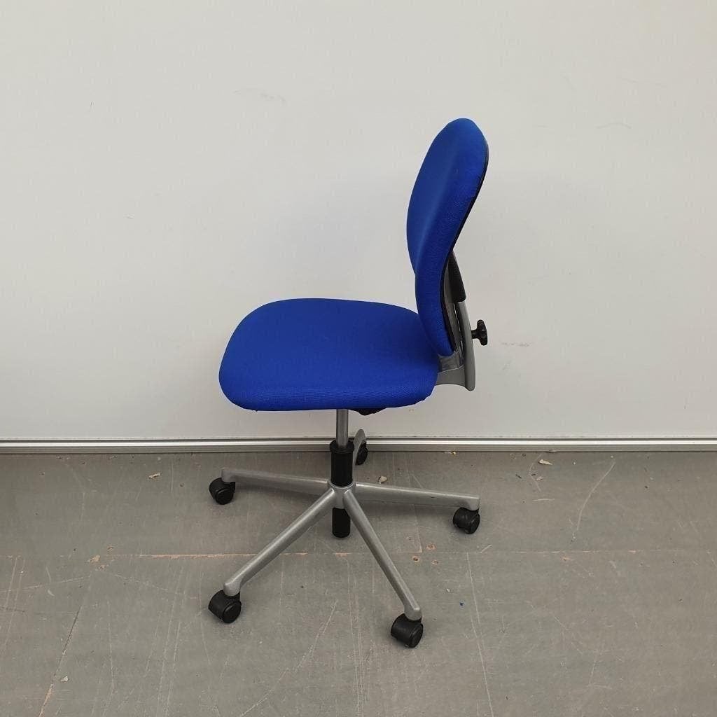 Ahrend 262 bureaustoel - nieuwe stof blauw kantoor stoelen, Ophalen of Verzenden, Gebruikt, Blauw