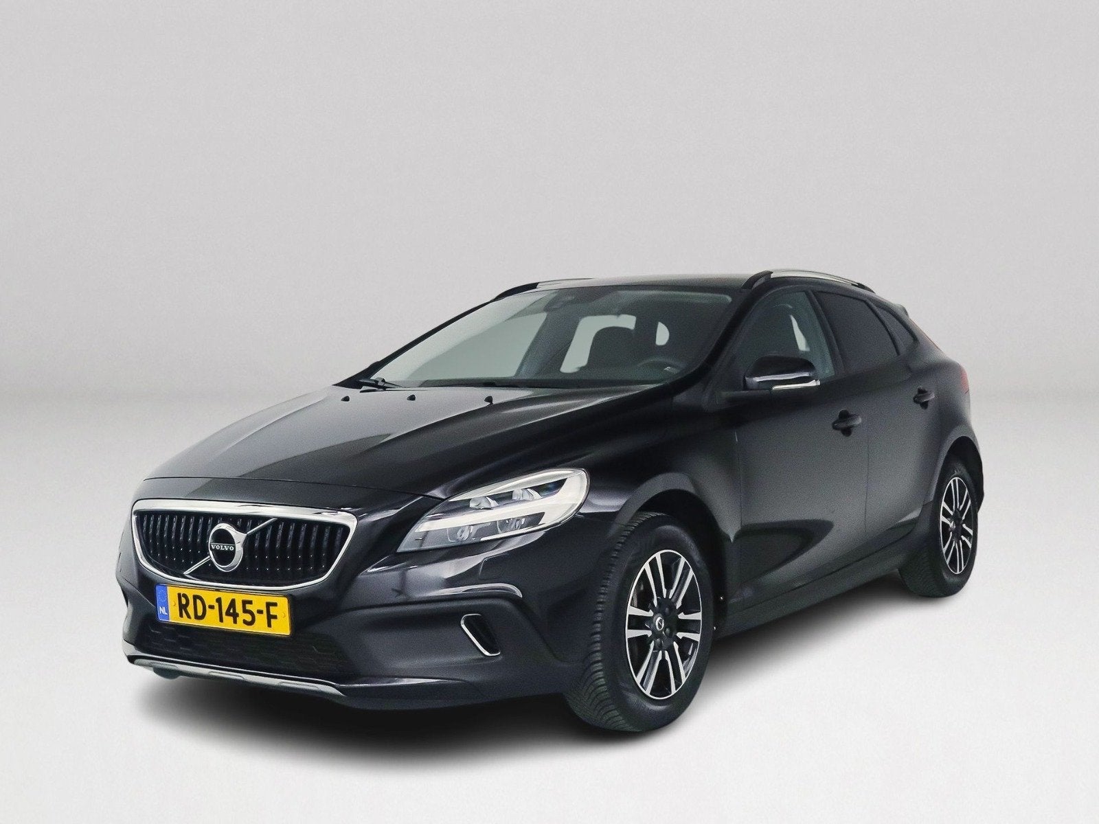 Volvo V40 Cross Country T3 aut. Nordic+ | All-Season | NAP, 1498 cc, 700 kg, Zwart, 152 pk