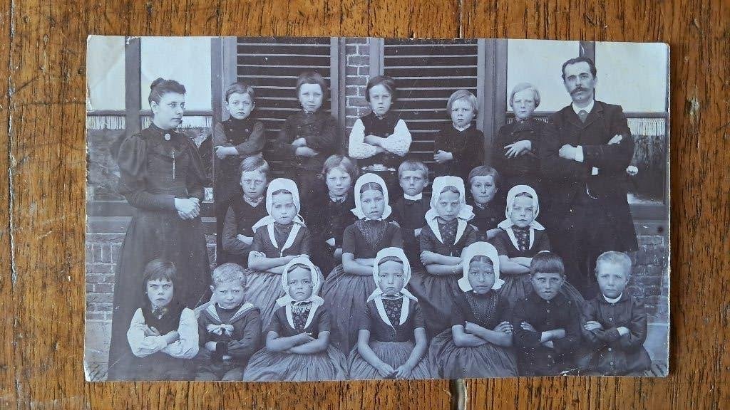 Zeeland klederdracht schoolfoto, Ophalen of Verzenden, Voor 1940, Gebruikt, Klederdracht