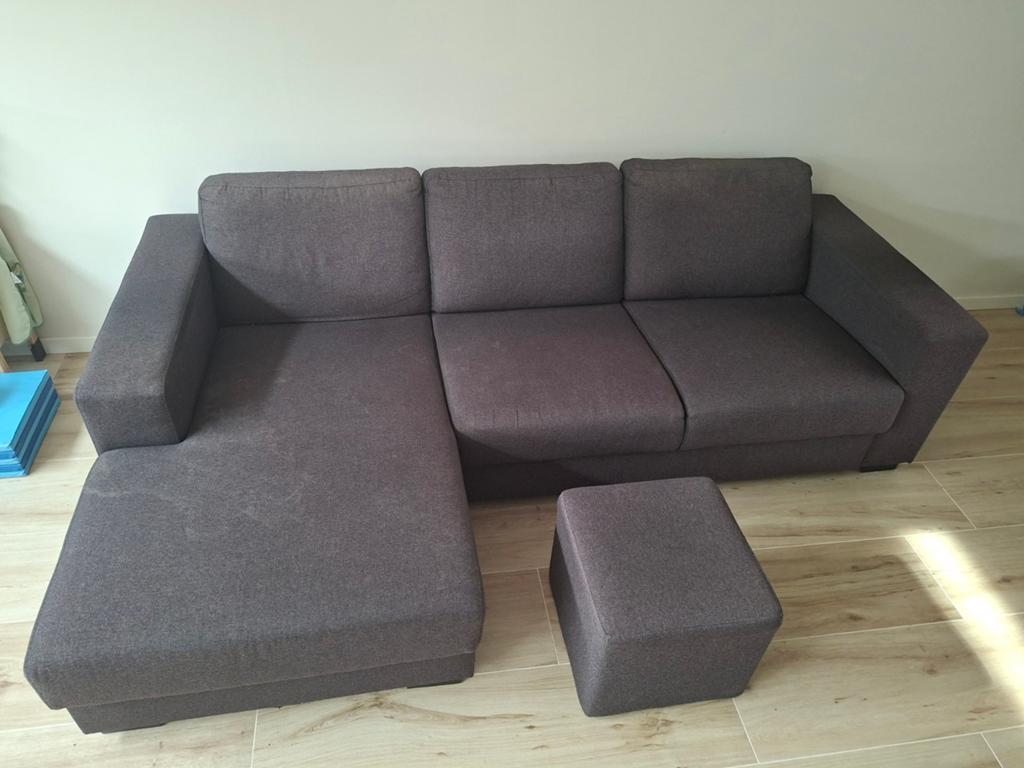 Gratis, Grijze hoekbank met poef - 254x155 cm, Huis en Inrichting, Banken | Bankstellen, Ophalen, 250 tot 300 cm, Gebruikt, Hoekbank