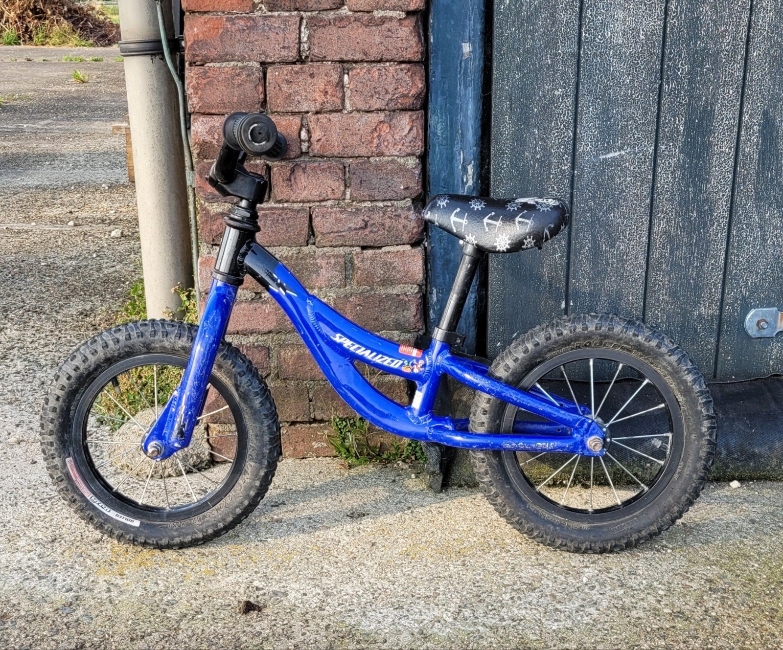 Specialized Hotwalk loopfiets - Blauw, Fietsen en Brommers, Fietsen | Kinderfietsjes, Ophalen, Gebruikt, Minder dan 16 inch, Specialized