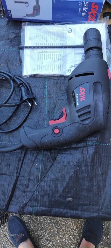 Skil Skildrill 550 Watt Boormachine met Klopfunctie, Boormachine, Ophalen of Verzenden, Zo goed als nieuw, Variabele snelheid