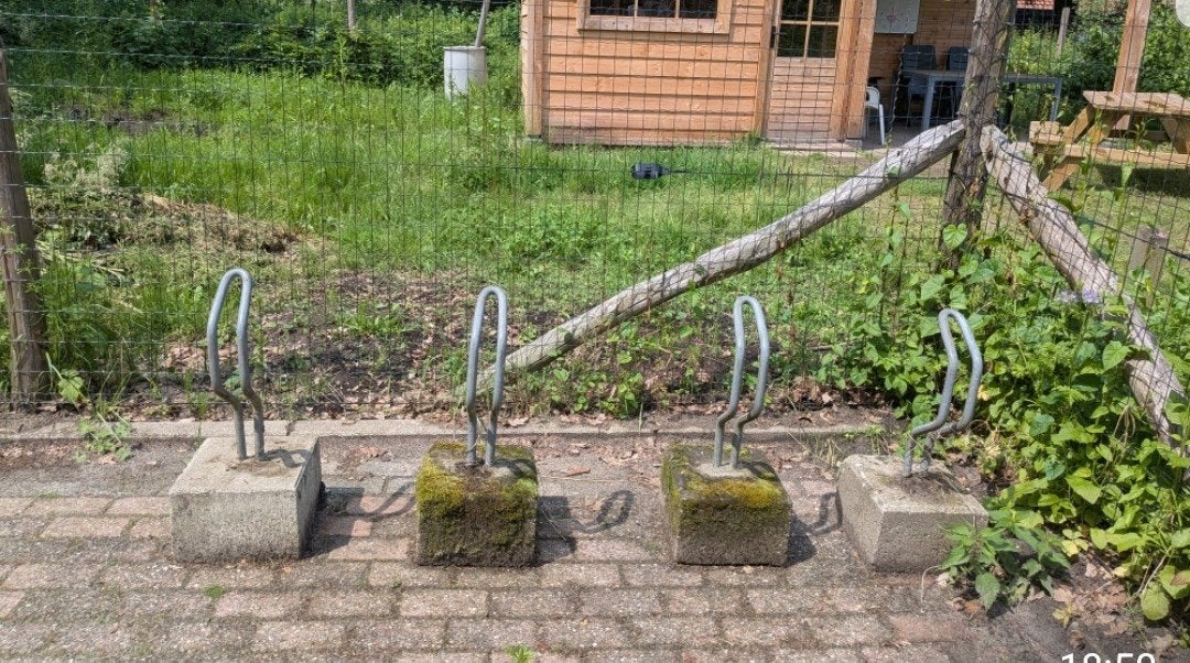 Gratis 4 fietsbeugels met betonvoet, Ophalen