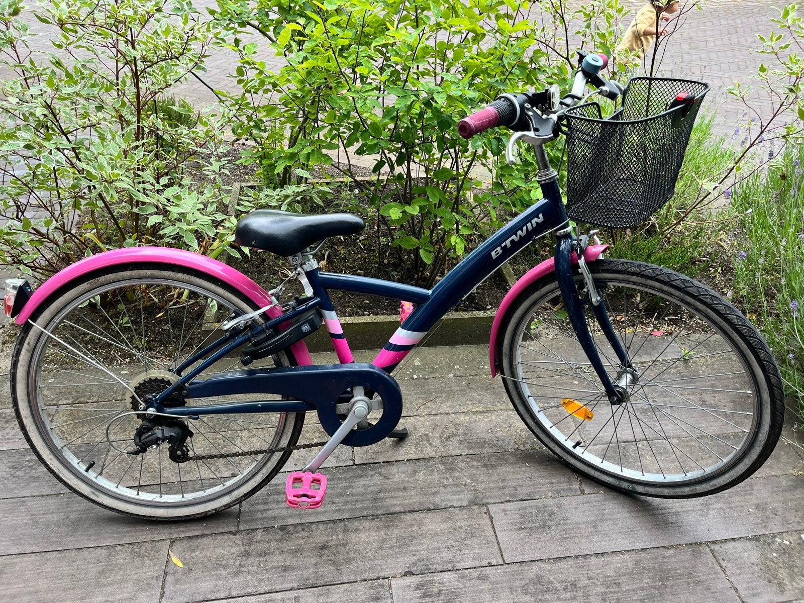 B'Twin kinderfiets 6-9 jaar met slot, Fietsen en Brommers, Fietsen | Meisjes, Ophalen, Velgrem, Handrem, Gebruikt