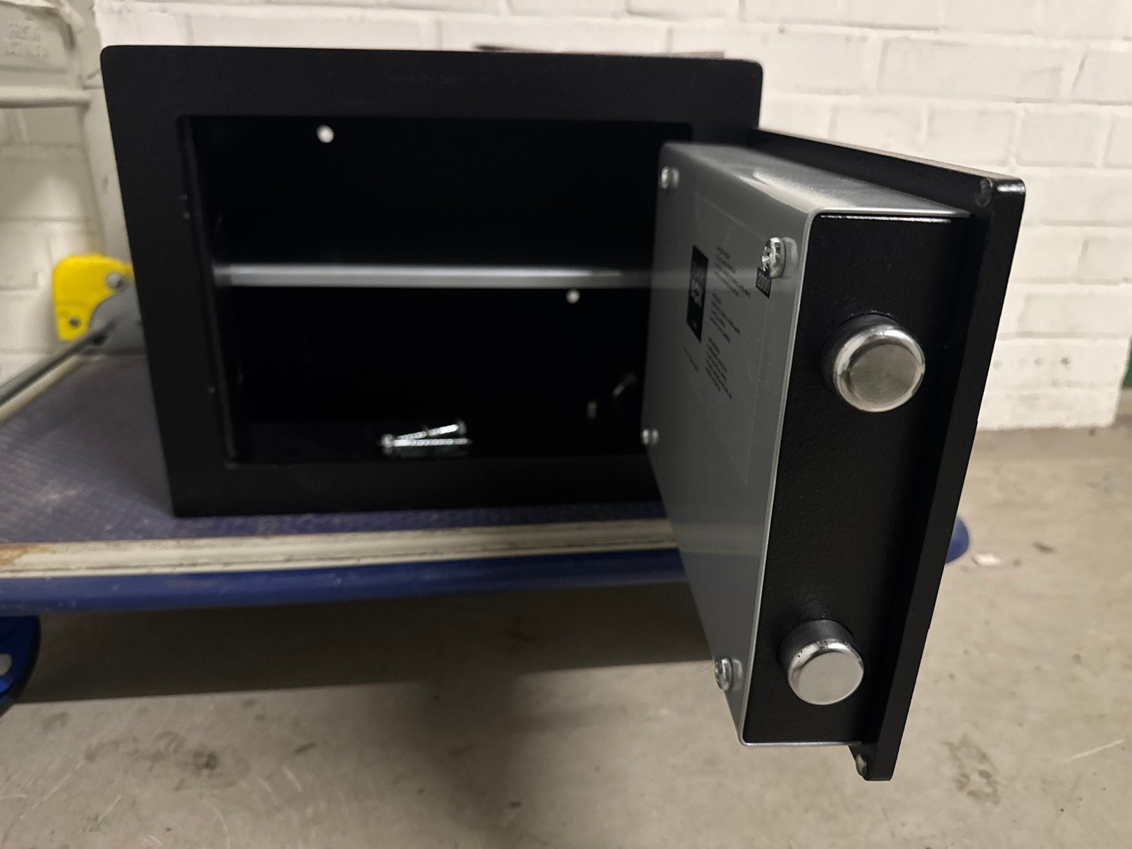 Zeer degelijke kluis brandkast BlackBox Lips 2 sleutels, Ophalen, Zo goed als nieuw, Brandkast