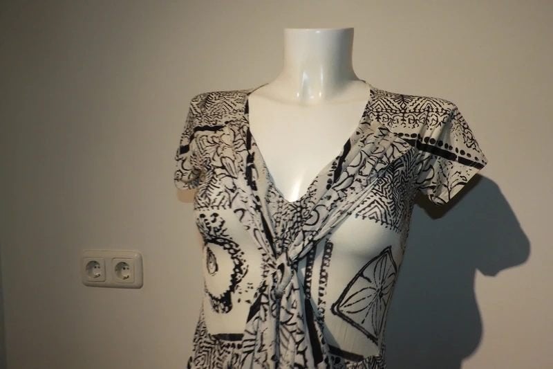 Absolut cashmere zwarte cashmere trui uitstaand deel schoude, Overige kleuren, Etro, Verzenden, Maat 36 (S)