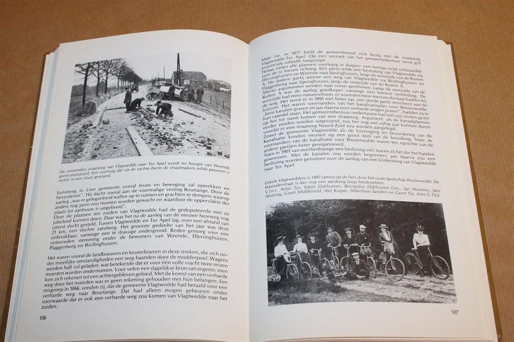 Onder de Clockeslach van Vlagtwedde — Streekgeschiedenis, Boeken, Geschiedenis | Stad en Regio, Ophalen of Verzenden, Gelezen