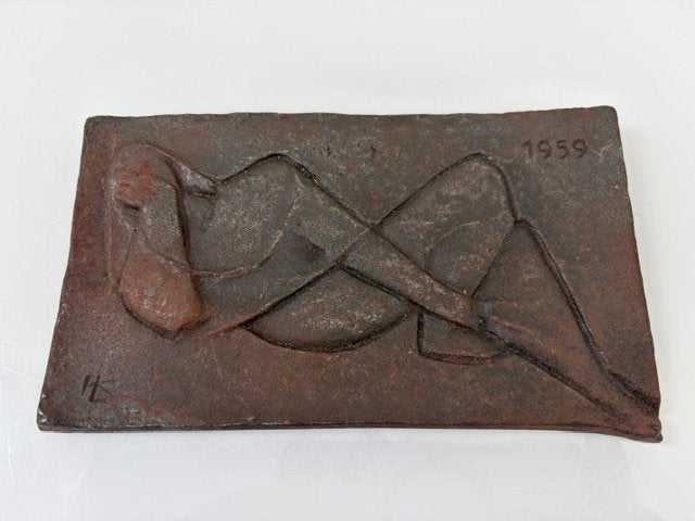 Kurt Lehmann gietijzeren wandreliëf Die Ruhende 1959, Antiek en Kunst, Minder dan 20 cm, Ophalen of Verzenden, Wanddecoratie, Gemerkt