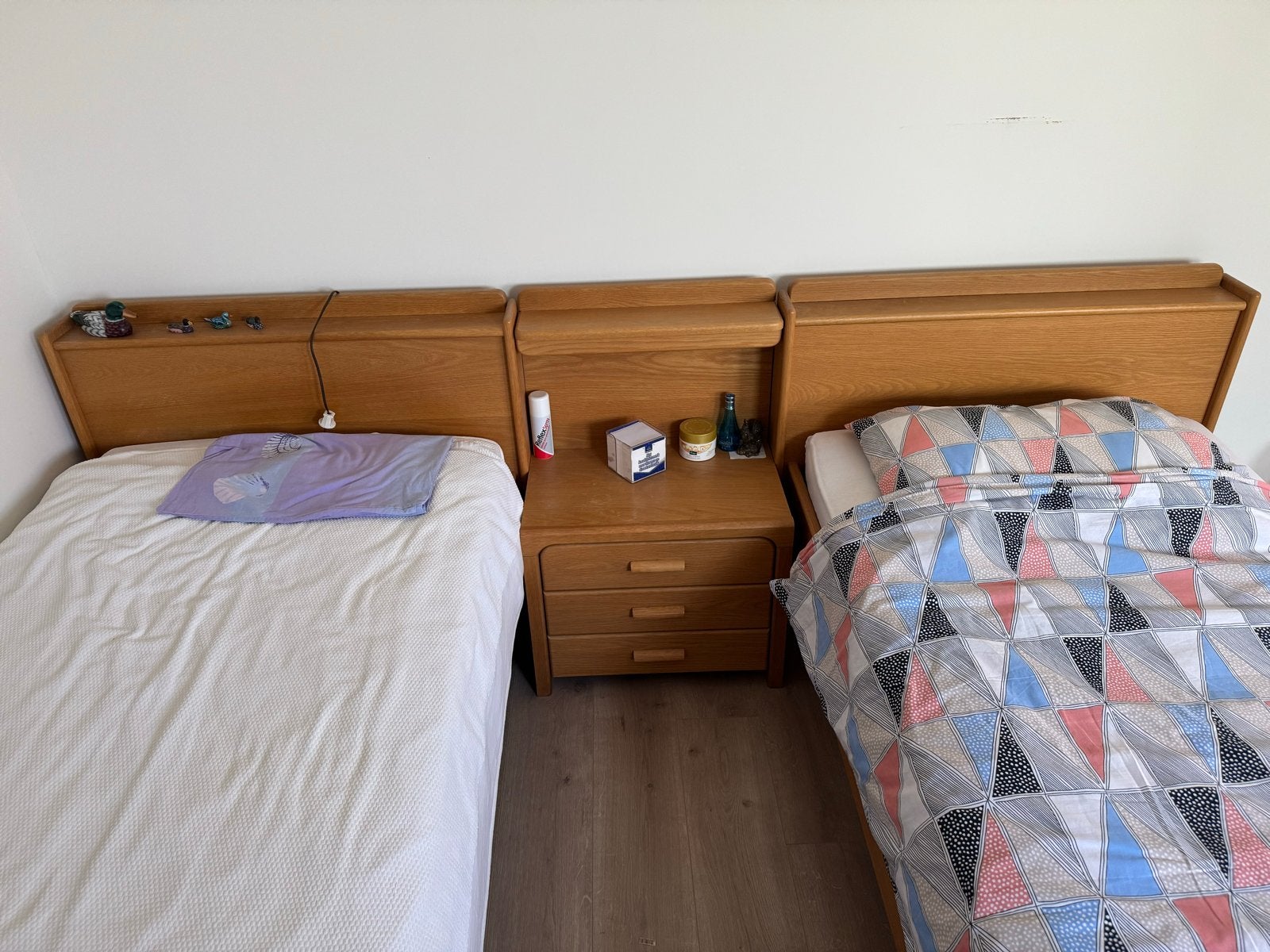 Lisimaux blank eiken bedden 90x200 met nachtkastje, Ophalen, Gebruikt, 90 cm, Eenpersoons