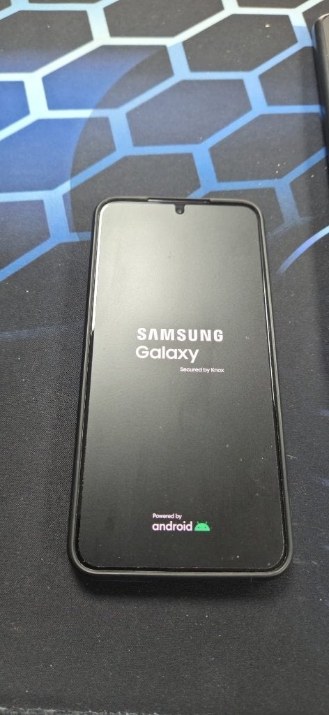 Samsung S22 128Gb met hoesje en privacy screenprotector, Telecommunicatie, Mobiele telefoons | Samsung, Store.nl@samsung.com, Zwart