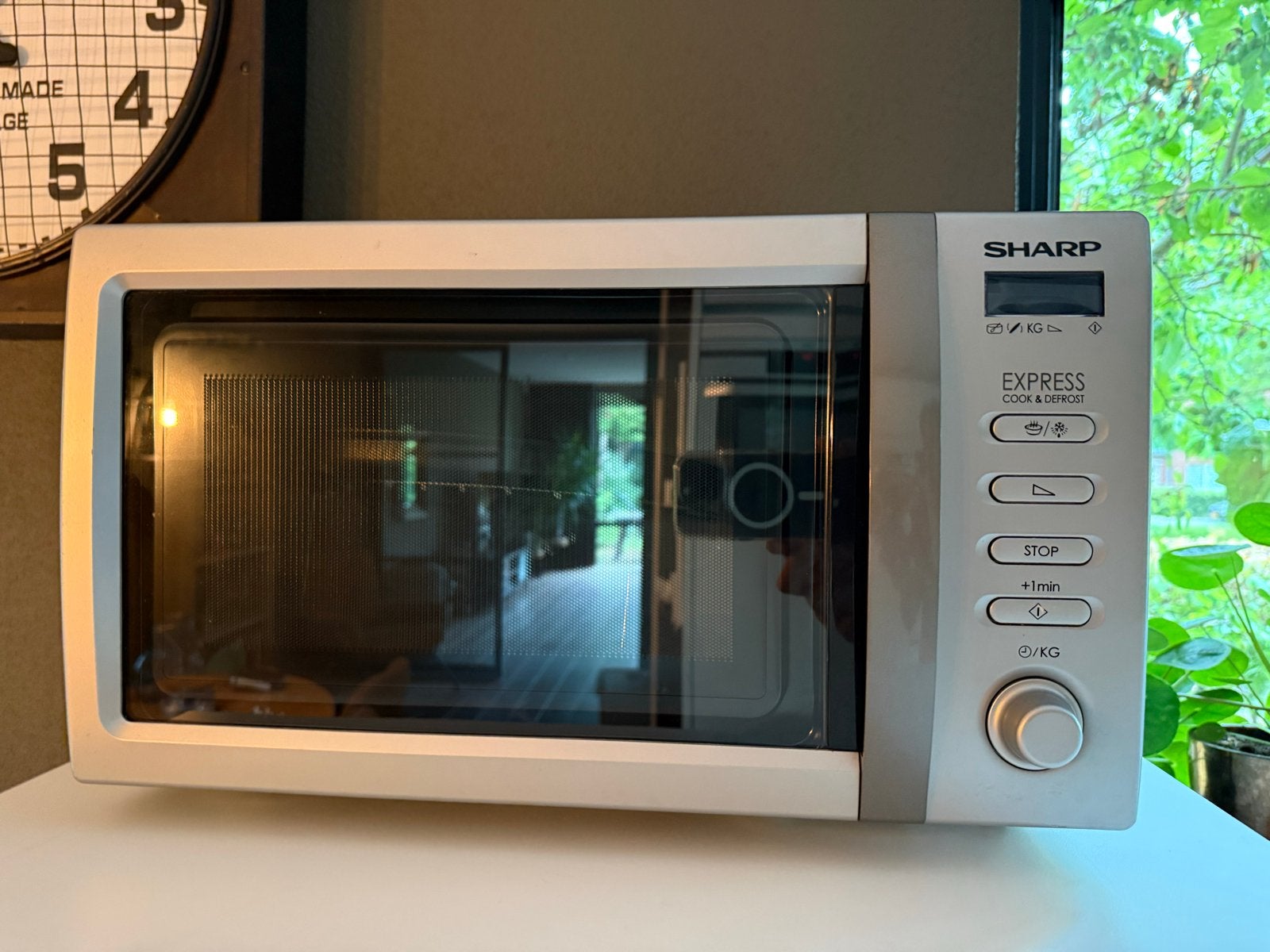 Sharp Magnetron - Compact en Gebruiksvriendelijk, Witgoed en Apparatuur, Magnetrons, Ophalen, Minder dan 45 cm, Draaiplateau, Vrijstaand