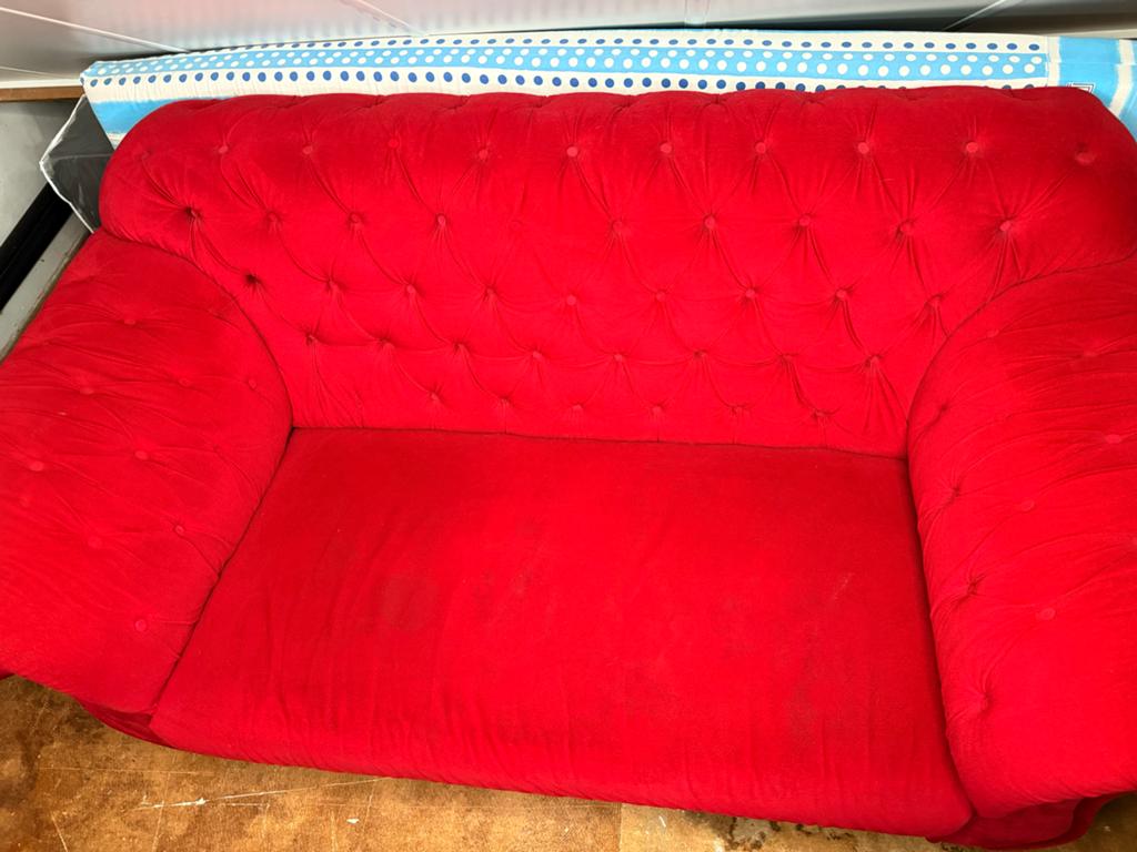 Rode Chesterfield bank - 2,5-zits, Huis en Inrichting, Banken | Bankstellen, Ophalen, Gebruikt, 150 tot 200 cm, Tweepersoons