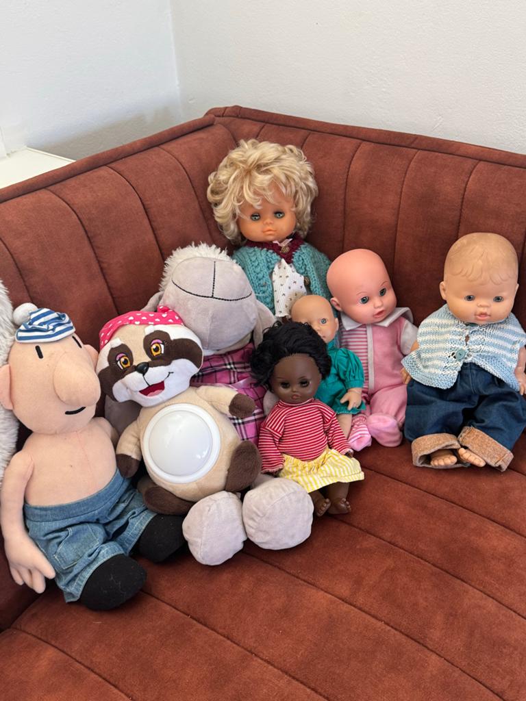 Diverse poppen en knuffels - Leuke speelset, Kinderen en Baby's, Speelgoed | Poppen, Ophalen, Gebruikt, Overige typen