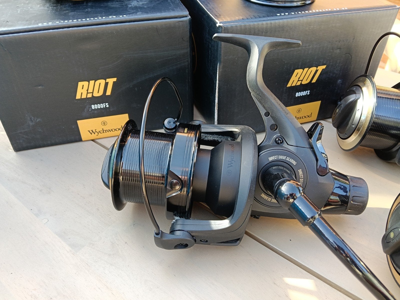 3 x baitrunner Wychwood Riot FS8000 + extra spoel, Ophalen of Verzenden, Nieuw, Molen