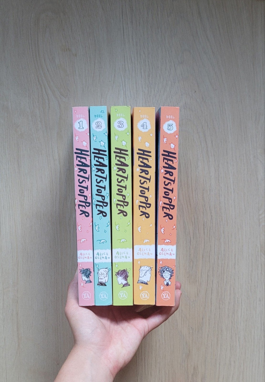 Heartstopper series deel 1 t/m 5 | nederlandstalig, Ophalen of Verzenden, Zo goed als nieuw, Alice Oseman