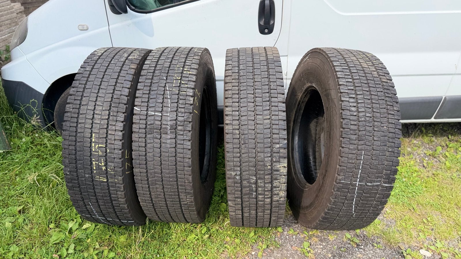 Falken 295/80/22.5 banden (Japan, 2022), Auto-onderdelen, Banden en Velgen, Gebruikt, 295 mm, Vrachtwagen, Overige maten