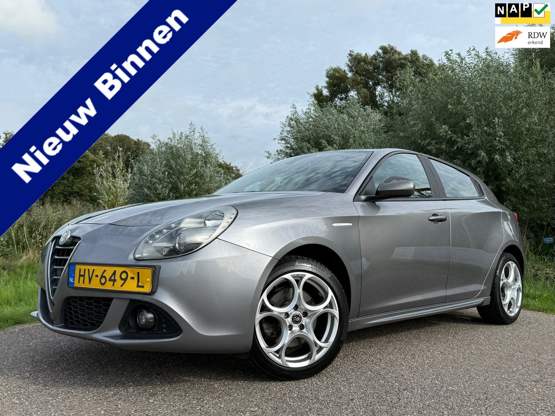 Alfa Romeo Giulietta 1.4 T Sprint Automaat | 1e Eigenaar | N, Auto's, Dealer onderhouden, 4 cilinders, Alcantara, Origineel Nederlands