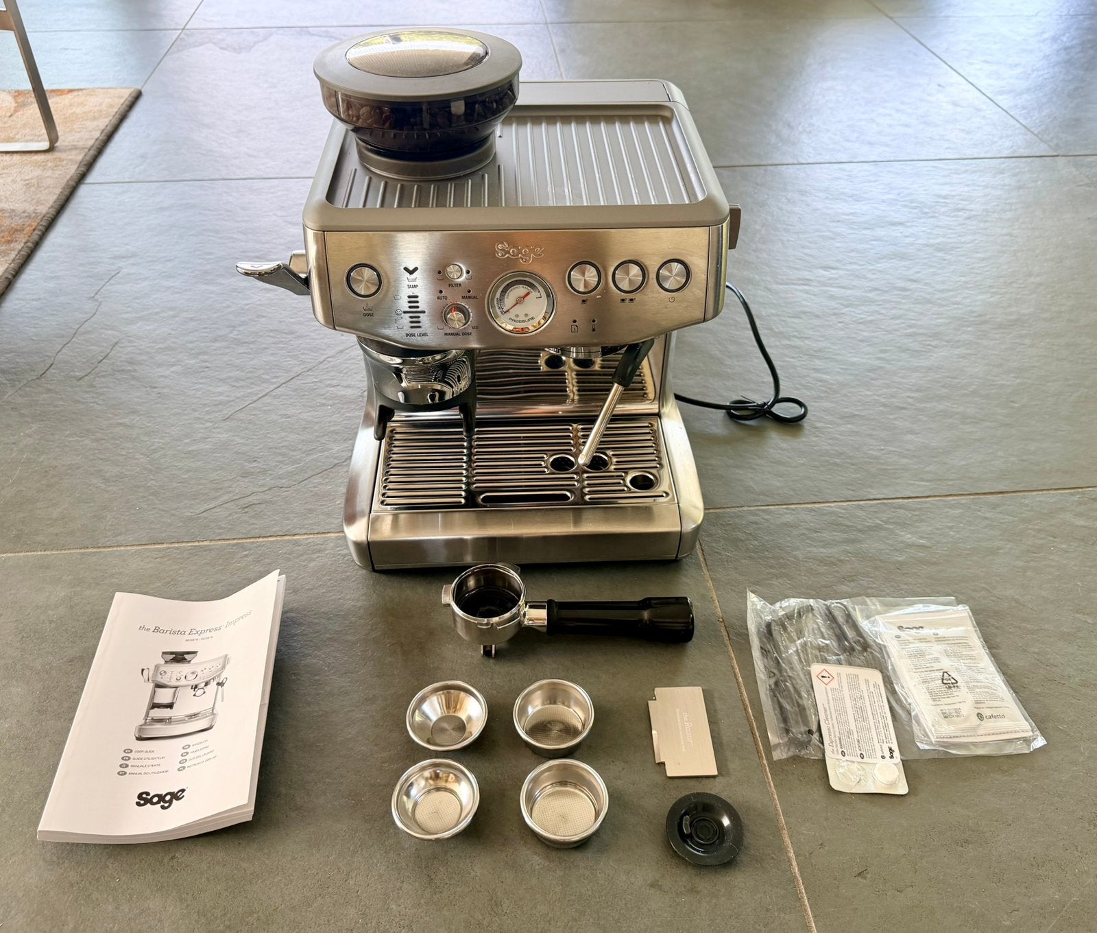 Sage Barista Express Impress, Witgoed en Apparatuur, Koffiezetapparaten, Ophalen, Zo goed als nieuw, Espresso apparaat
