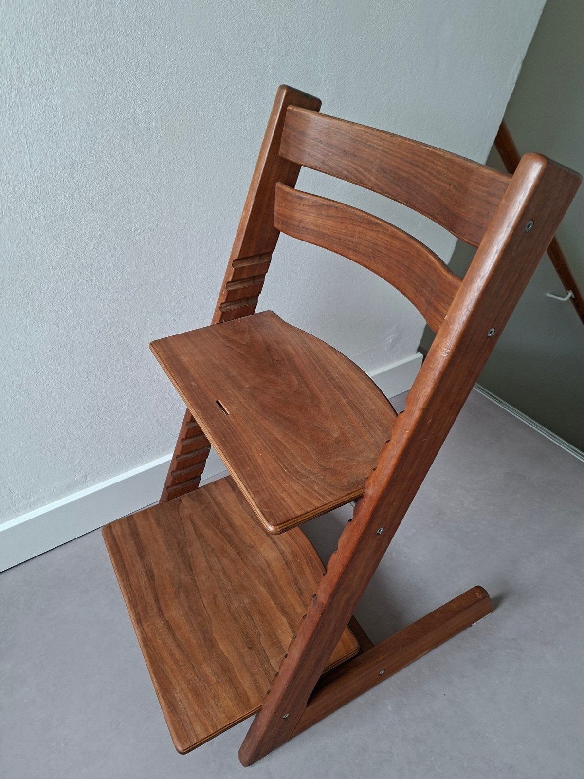Stokke Tripp Trapp kinderstoel - Walnoothout, Ophalen, Gebruikt, Meegroeistoel, Aanschuifbaar