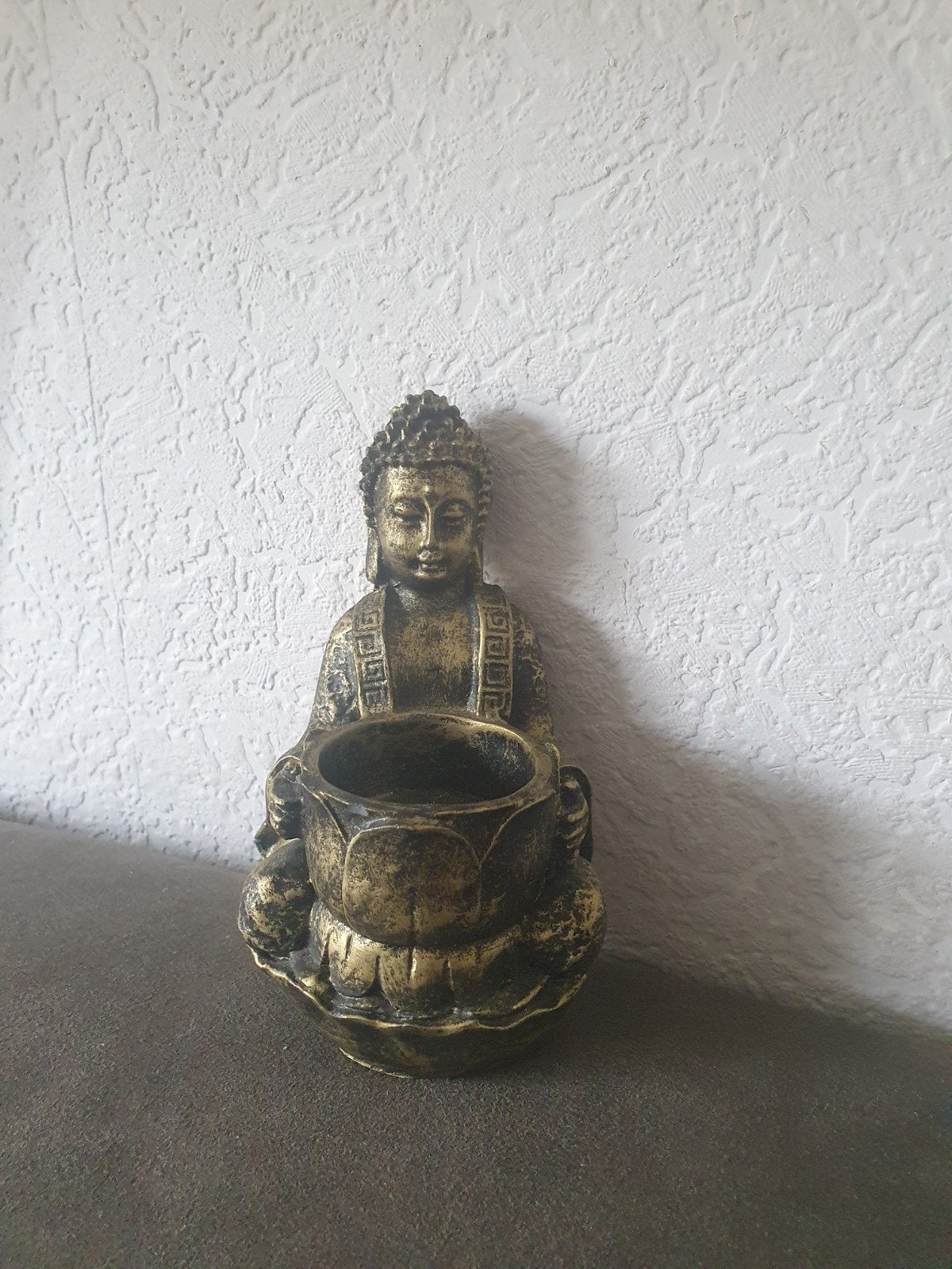 Boedha beeldje -  waxinelichthouder, Gebruikt, Steen/keramiek, Ophalen of Verzenden, Gouden accenten