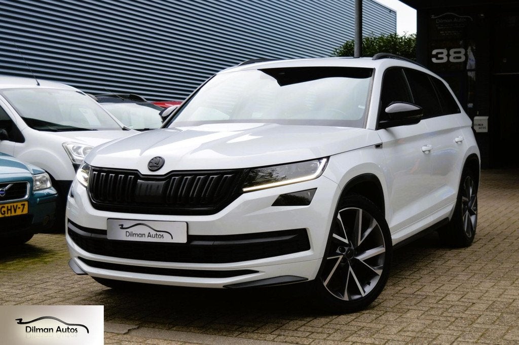 Skoda Kodiaq 1.5 TSI Sportline Business 7p|Camera|Navi|Pano!, Auto's, Skoda, 1525 kg, 4 cilinders, 7 stoelen, Wit