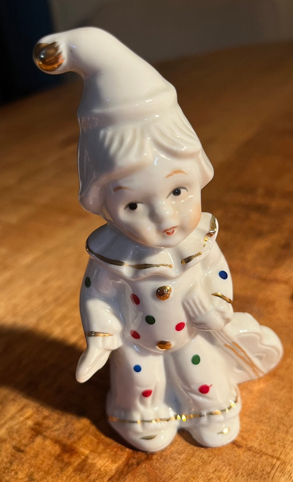 Beeldje van clown met gitaar keramiek 12 cm hoog, Ophalen of Verzenden, Zo goed als nieuw, Mens