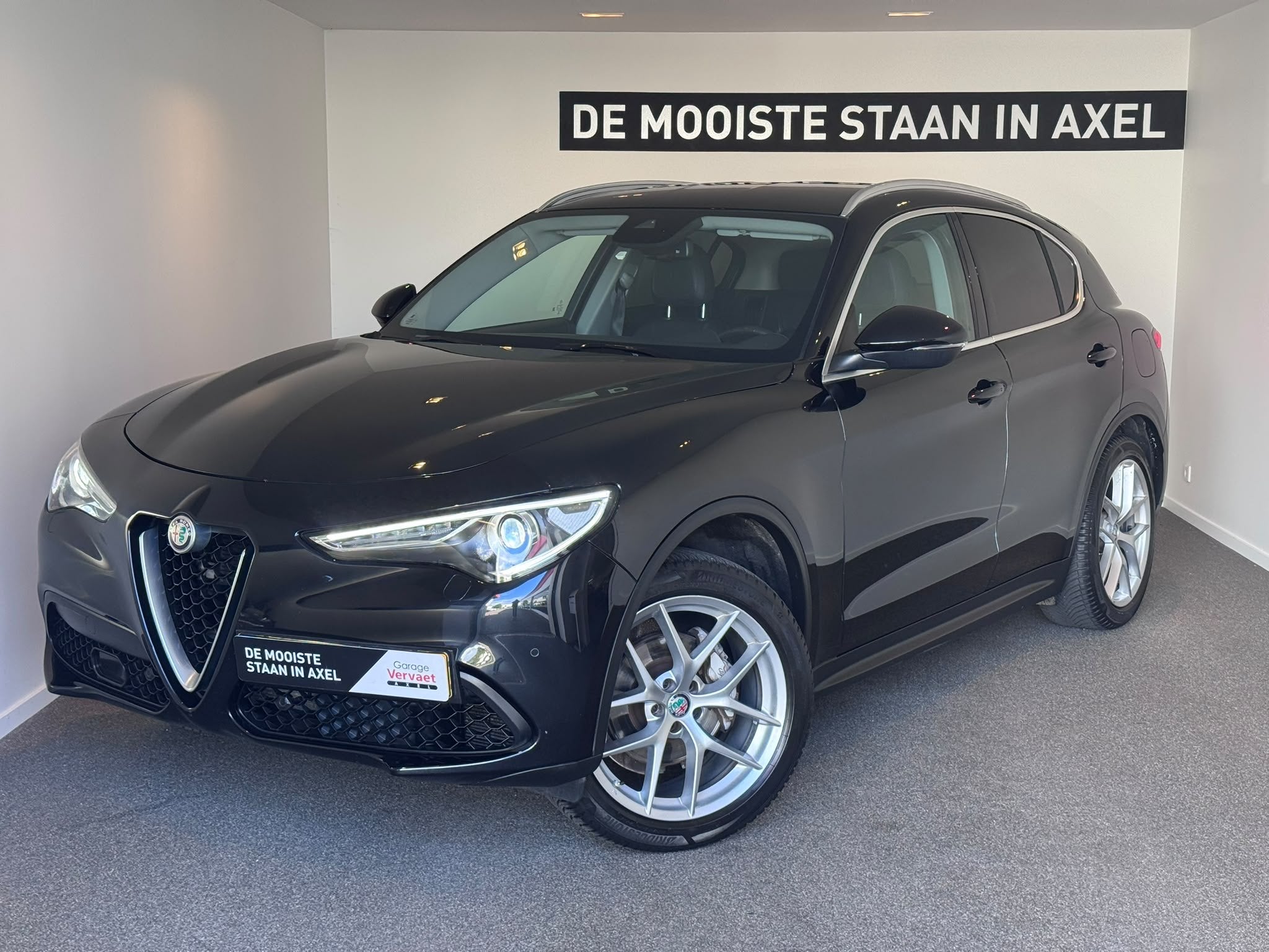Alfa Romeo Stelvio 2.0 T AWD Super, Auto's, Automaat, 4 cilinders, Zwart, Bedrijf