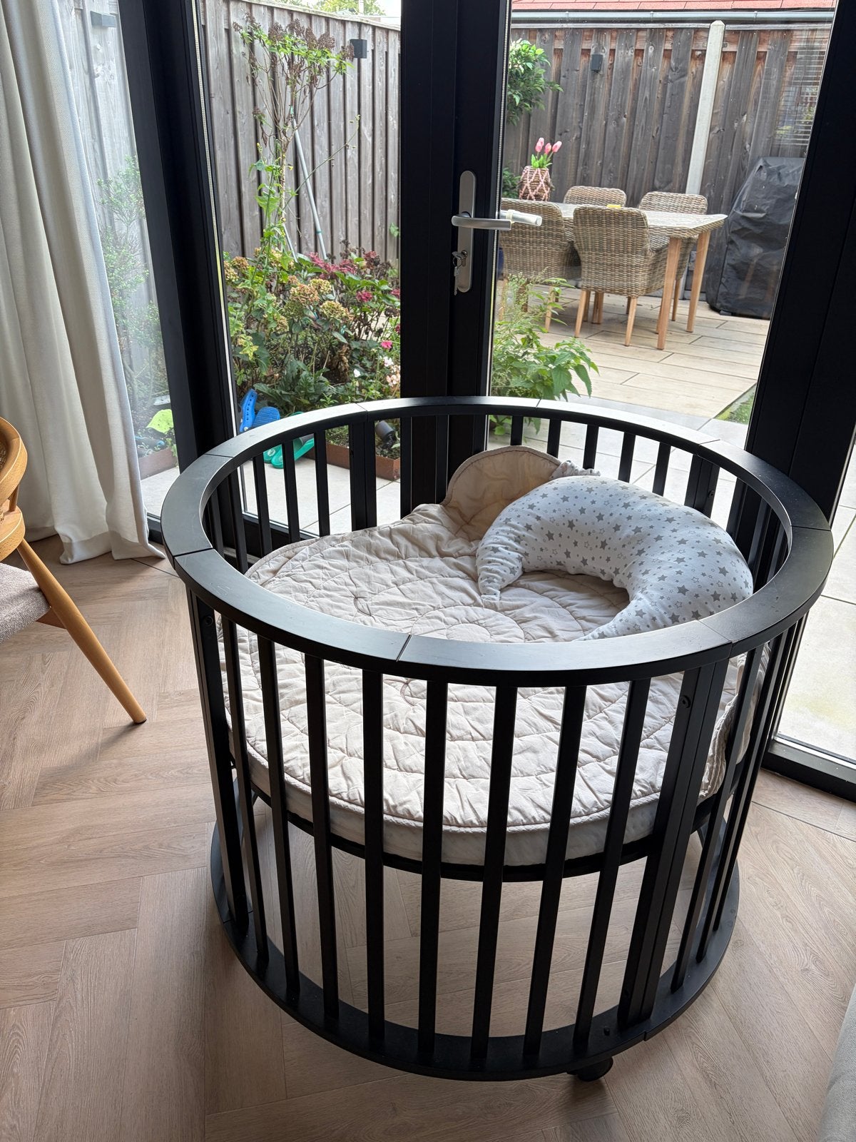 Europe Baby Box Circa - Zwart Rond Boxbedje op wielen, Ophalen, Zo goed als nieuw, Ledikant
