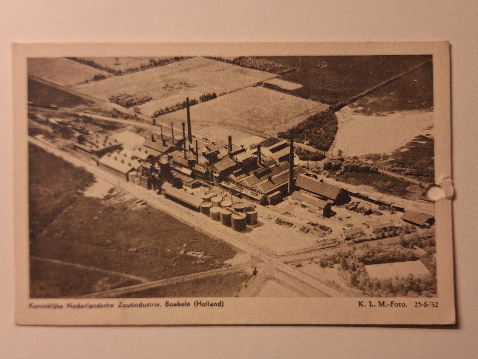 Ansichtkaart  luchtfoto KLM 1932 zout-industrie Boekelo., Ophalen of Verzenden, 1920 tot 1940, Zuid-Holland