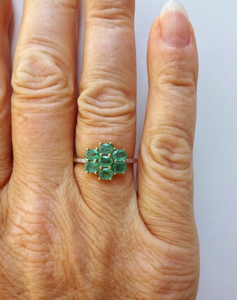 10 kt Gouden cluster ring: 7 x smaragd + 10 x diamantje, Sieraden, Tassen en Uiterlijk, Ringen, 18 tot 19, Ophalen of Verzenden