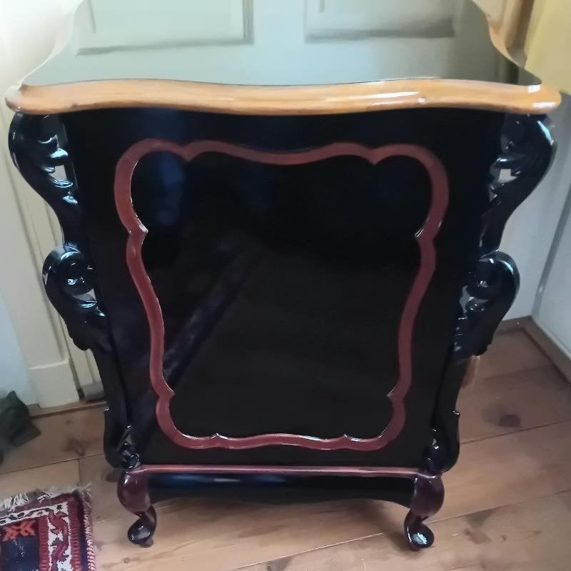 Zeldzaam horrix mahonie hout zwart gepolitoerd kastje, Antiek en Kunst, Antiek | Meubels | Kasten, Ophalen