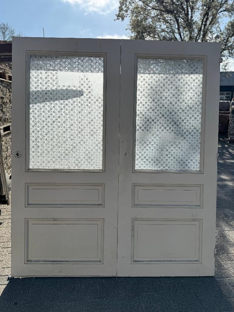 2 enkele antieke deuren met geëtst mussolini glas 196x83cm.