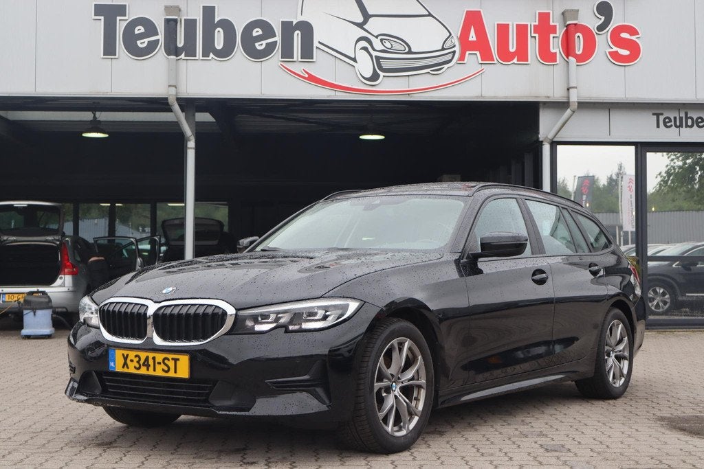 BMW 3-serie Touring 320d | Panoramadak | Elek trekhaak | Sto, Automaat, Euro 6, Zwart, Diesel
