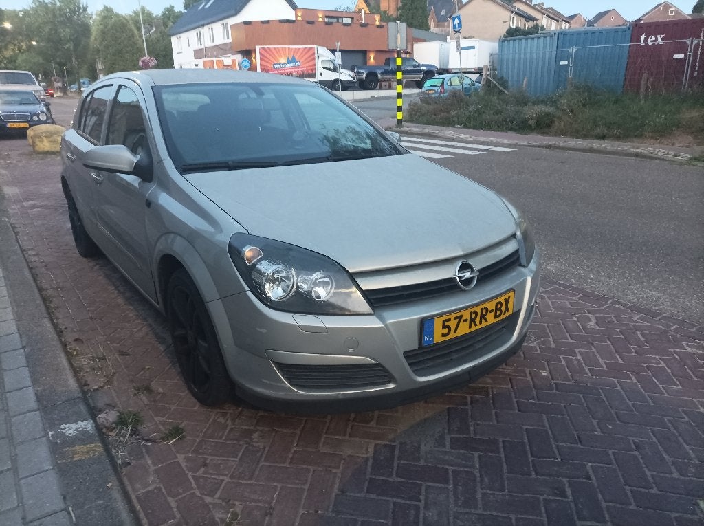 Opel Astra 1.6 16V 5D 77KW 2005 Grijs, Auto's, Voorwielaandrijving, 15 km/l, 4 cilinders, 1165 kg