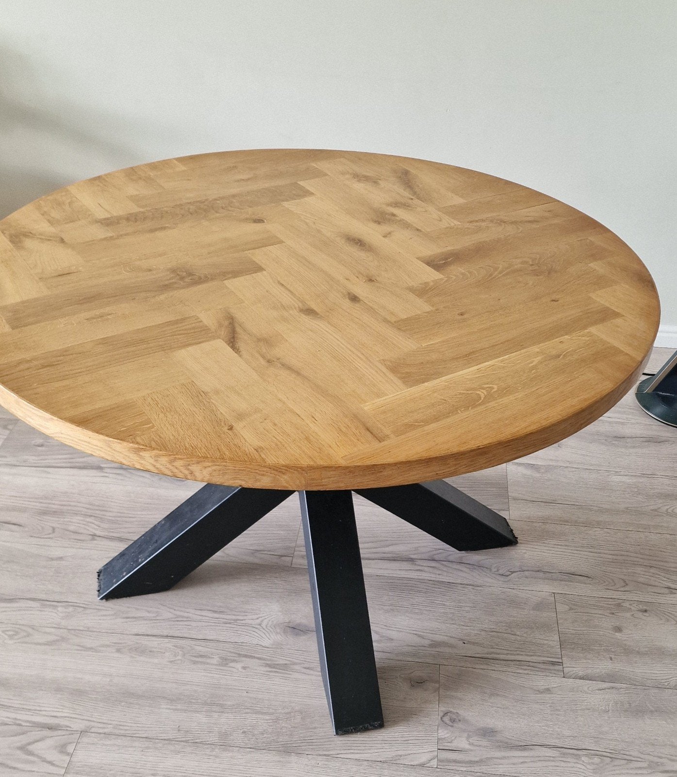 Frans Eiken Visgraat Eettafel - Rond 125cm - Zwart Matrix, Ophalen, Gebruikt, Rond, Modern, Industrieel, Visgraat