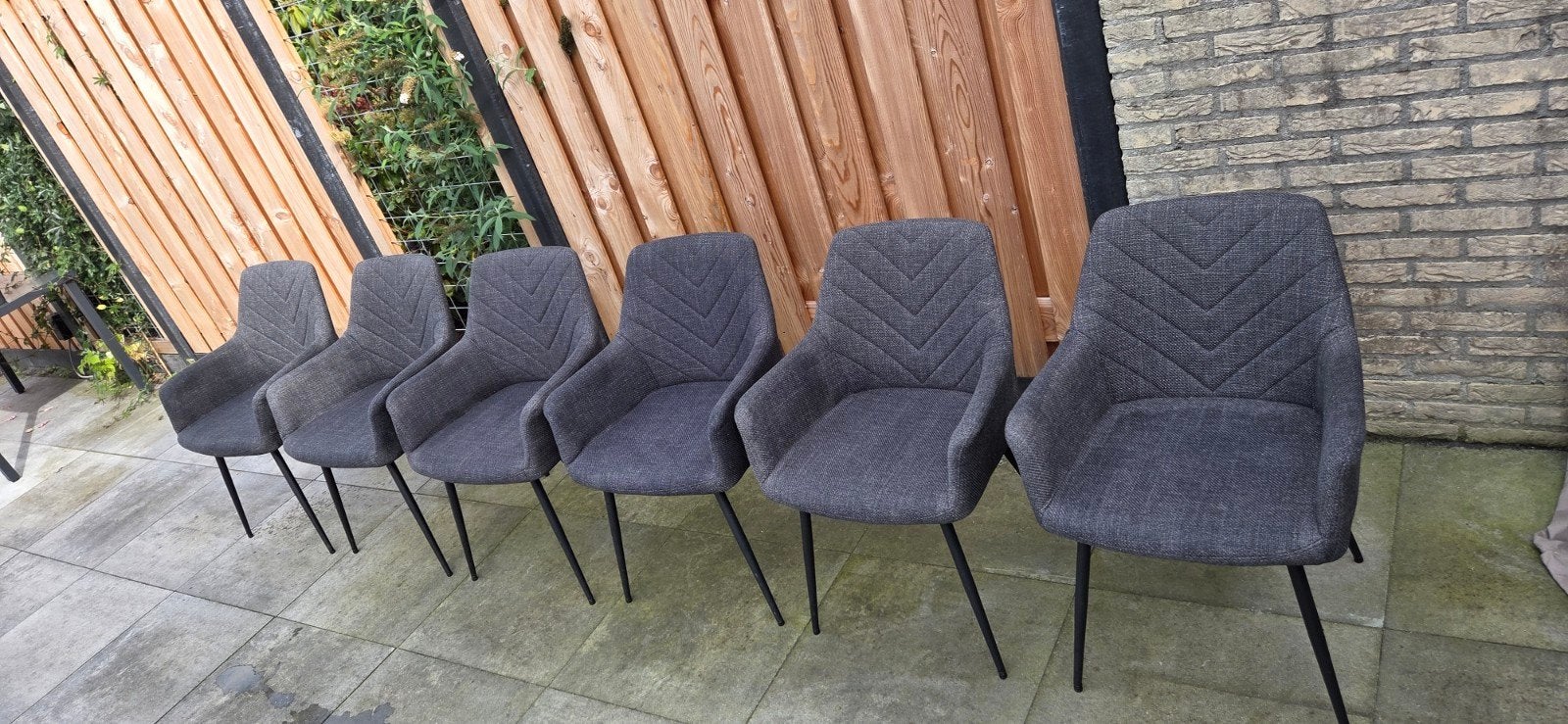 Set van 6 donkergrijze stoelen van JYSK, Ophalen, Gebruikt, Metaal, Grijs