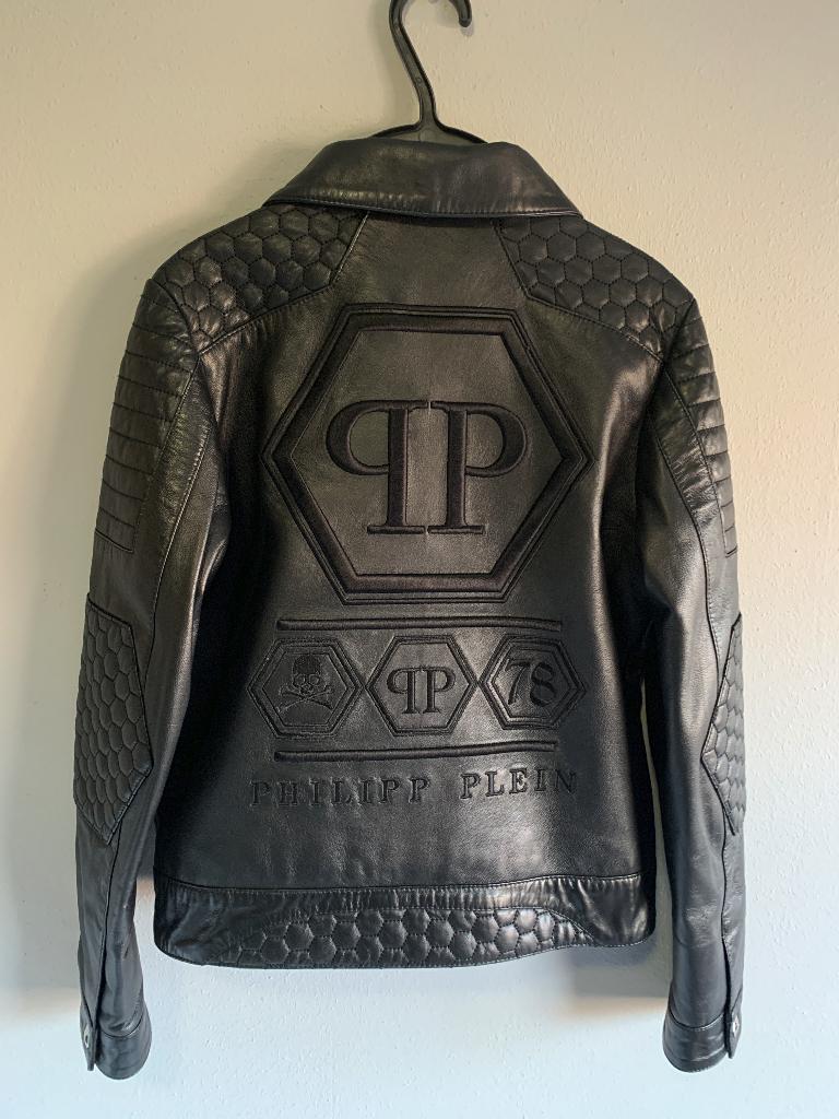 Stoere Philipp Plein Zwarte Leren Bijkerjack mt 128, Philipp Plein, Meisje, Ophalen of Verzenden, Zo goed als nieuw