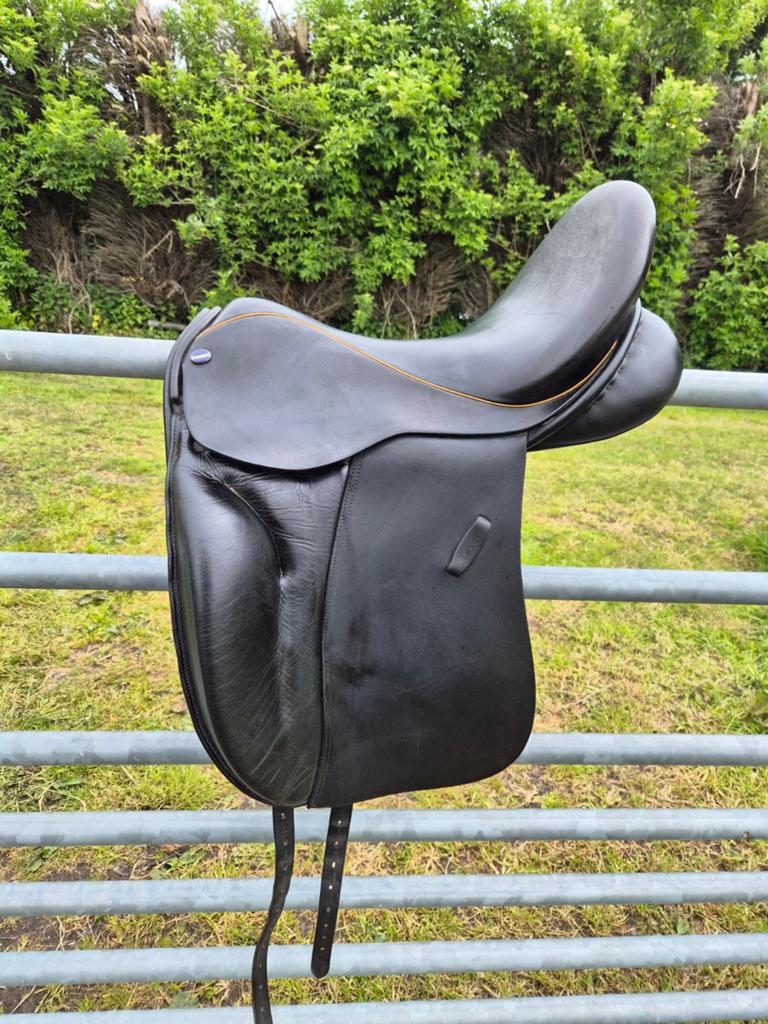 Euroriding luxor 18 inch, Dieren en Toebehoren, Paarden en Pony's | Zadels, Ophalen, Zo goed als nieuw, Dressuur