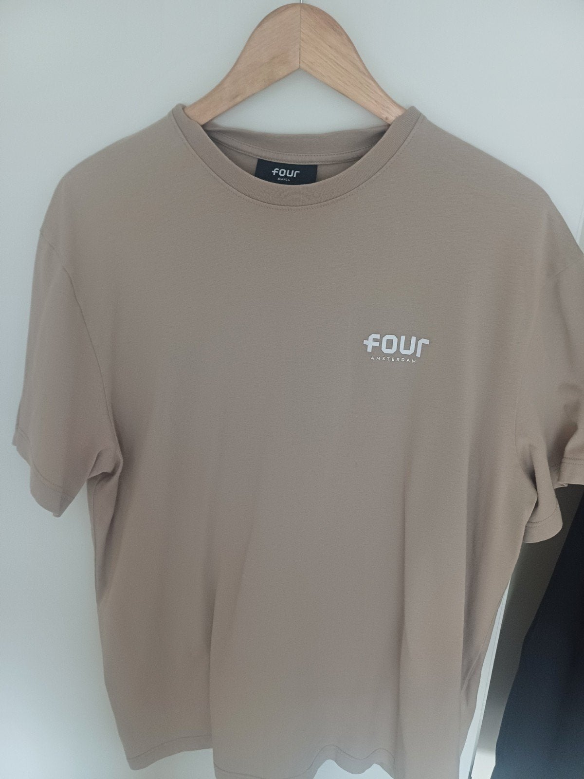 Four Amsterdam Zomerset - Shirt en Broekje - Maat S, Four Amsterdam, Bruin, Ophalen of Verzenden, Zo goed als nieuw