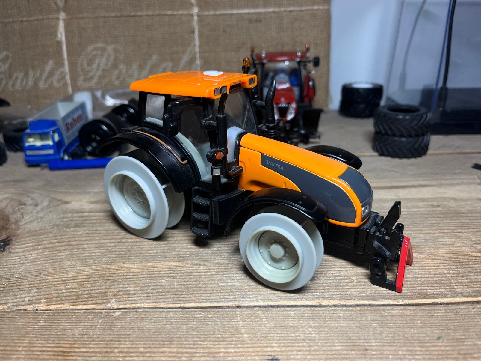 Valtra T191 Siku, Ophalen of Verzenden, Zo goed als nieuw, Tractor of Landbouw, SIKU